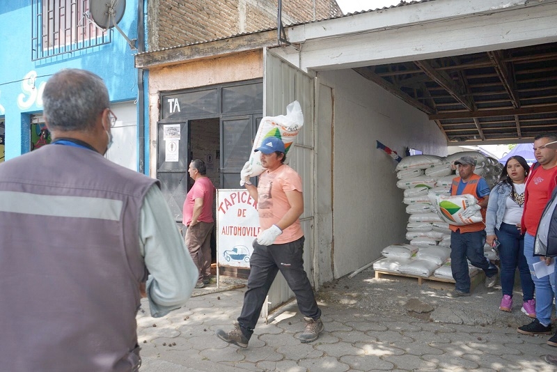 Pequeños agricultores de Longaví recibieron fertilizantes para sus siembras