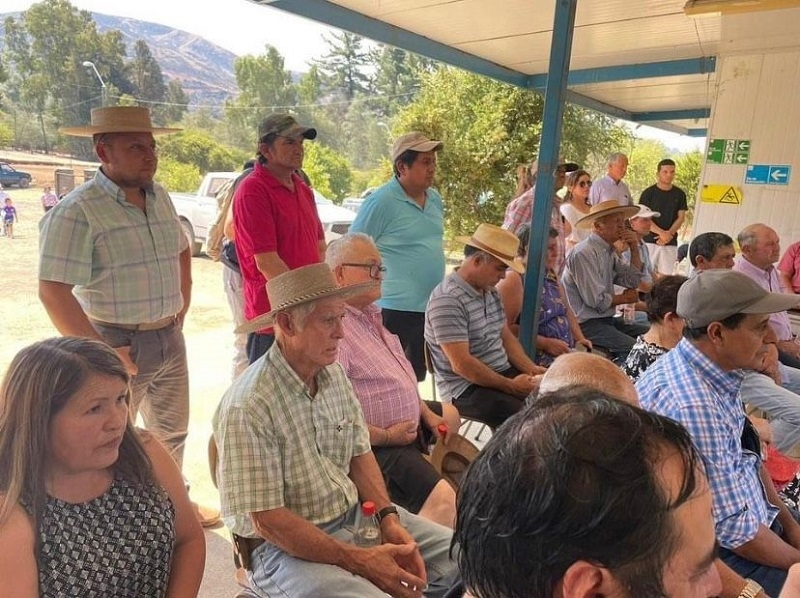 Gobierno reparte primeros sacos de cubos de alfalfa entre pequeños agricultores afectados 