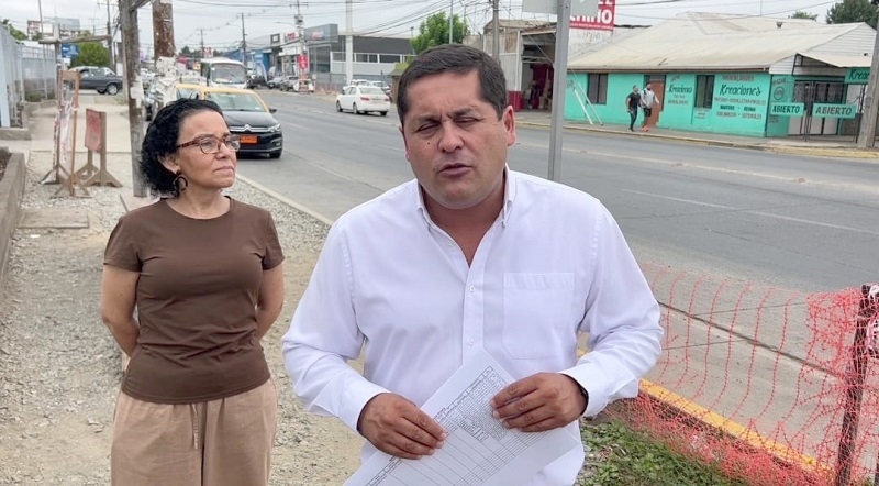 Alcalde expresó molestia por obras sin terminar en avenida Aníbal León Bustos