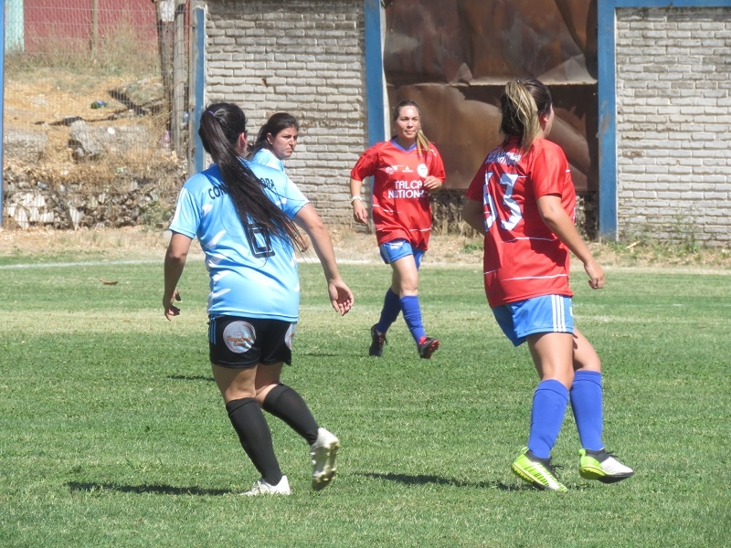  Crean fútbol femenino-Talca