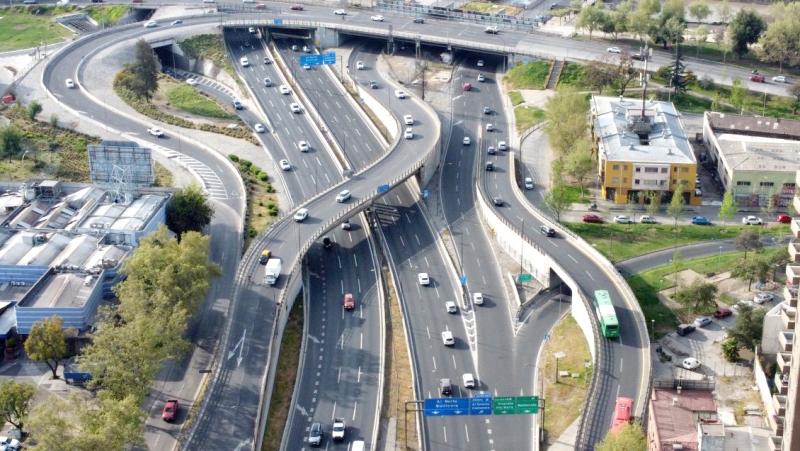 Proyecto busca que autopistas entreguen imágenes de portonazos "en tiempo real"