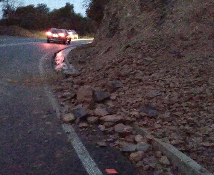 Linares: Lluvias generaron rodado en camino a Embalse Ancoa