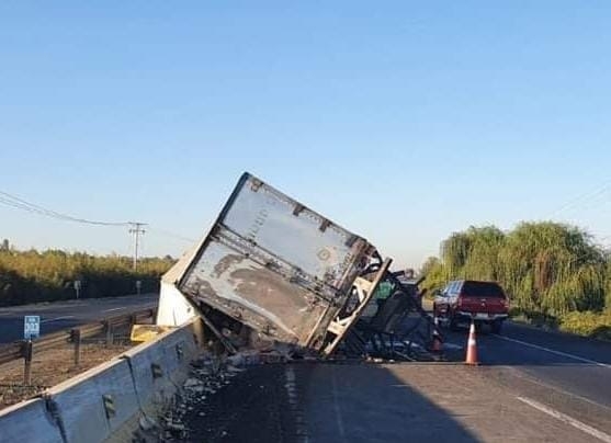 Linares: Volcamiento de camión provocó extensa congestión vial en Ruta 5