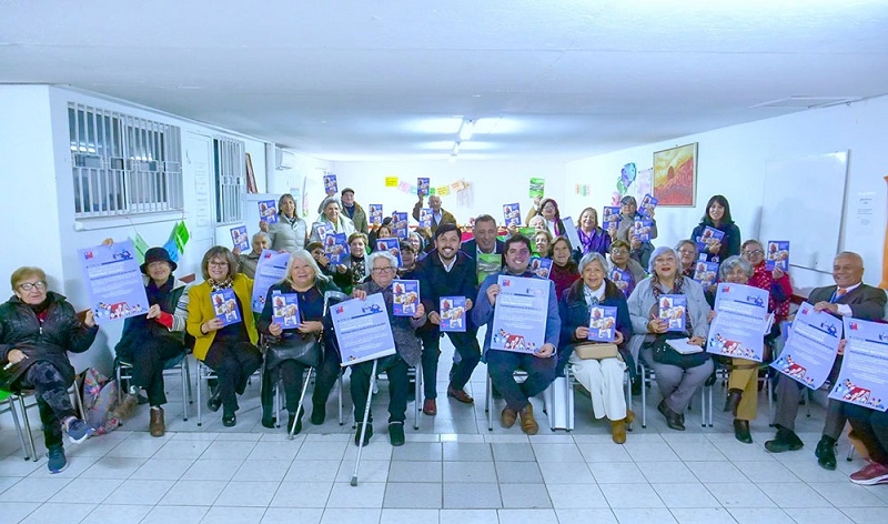 En Talca y Linares realizan el lanzamiento regional del concurso literario para personas mayores de SENAMA