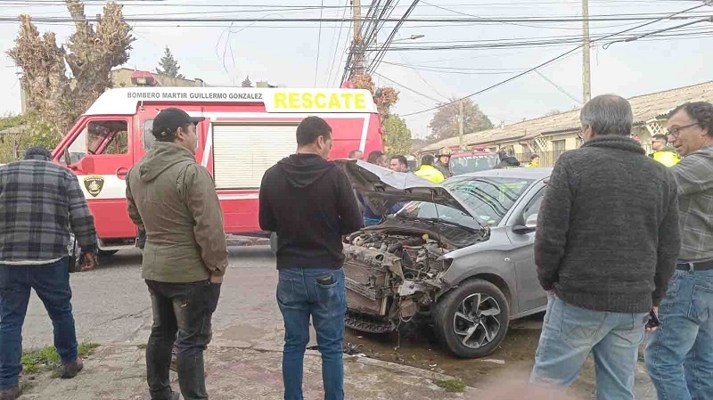 Linares: colisión deja 3 lesionados en sector céntrico