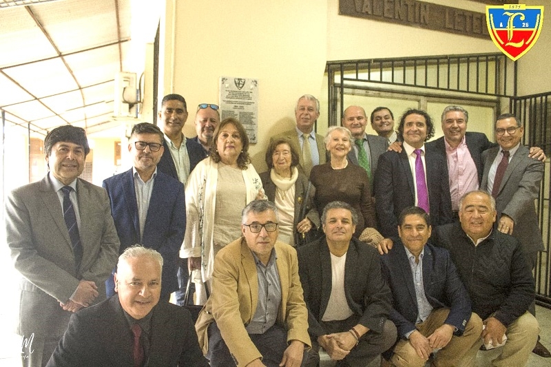 Linares: Ex alumnos del Liceo de Hombres A 26 se reunieron para conmemorar sus 40 años de egreso