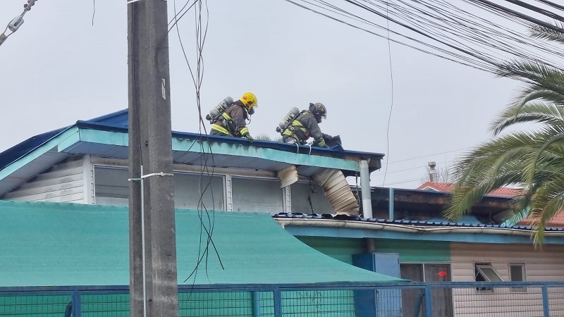 Linares: incendio controlado en parte del techo de Sala Cuna “Pasitos de Ángel”