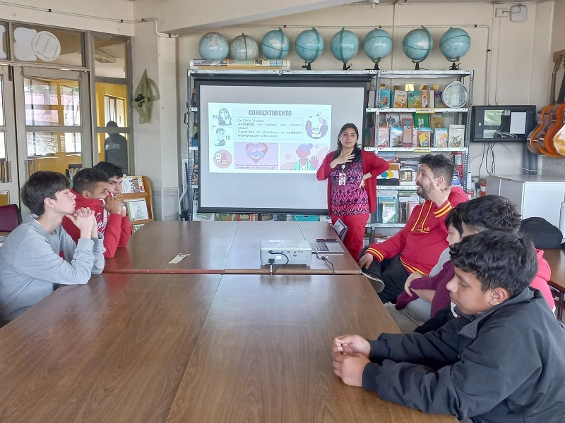 Escuela Santa Bárbara y Espacios Amigables: Una Alianza que Transforma la Educación Sexual Familiar