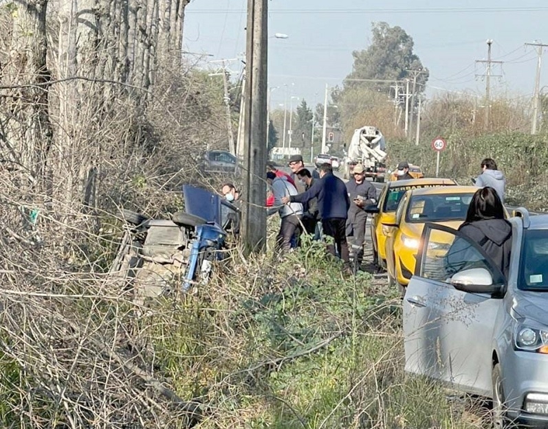 Linares: Un lesionado en volcamiento de vehículo camino a Yerbas Buenas