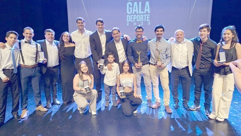 En el teatro se realizó la tradicional Gala para destacar a los Deportistas 2023 en Linares 