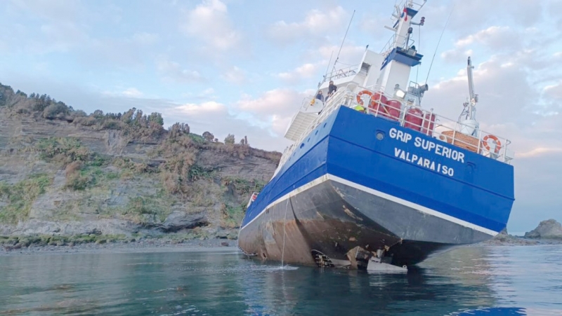 Armada activó operativo por barco varado en Chiloé