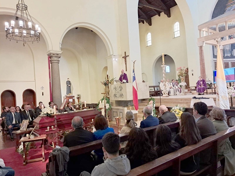 En Linares se realizó funeral de sacerdote Luis Brevis